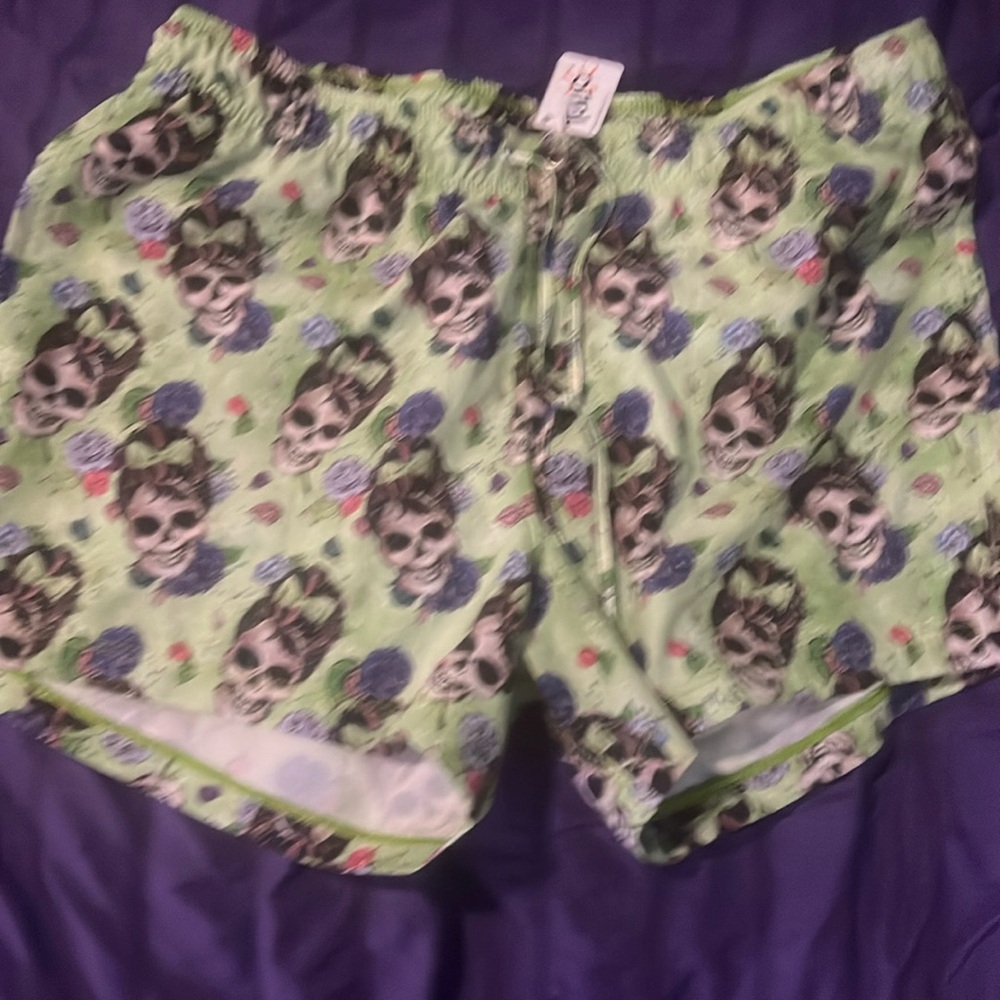 NWT Tulio skull lady shorts, medium